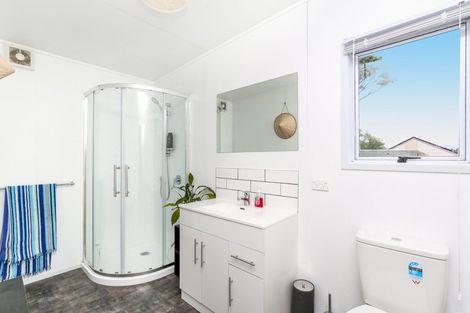 Photo of property in 100 Heta Road, Highlands Park, New Plymouth, 4312