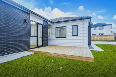 Photo of property in 3 Rossbeg Lane, Flat Bush, Auckland, 2019