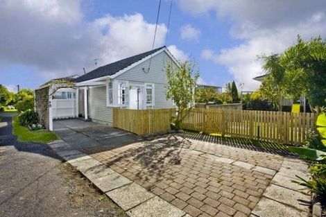 Photo of property in 7 Wicklow Road, Narrow Neck, Auckland, 0622