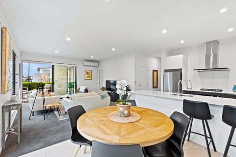 Photo of property in 8 Kuparu Lane, Red Beach, 0932