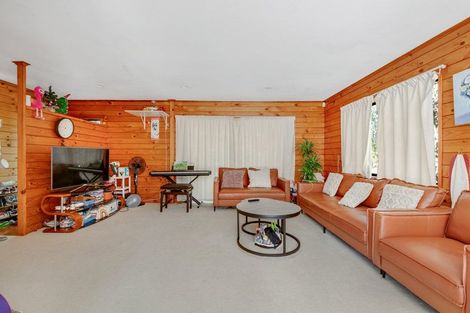 Photo of property in 12 Thalia Place, Totara Vale, Auckland, 0629