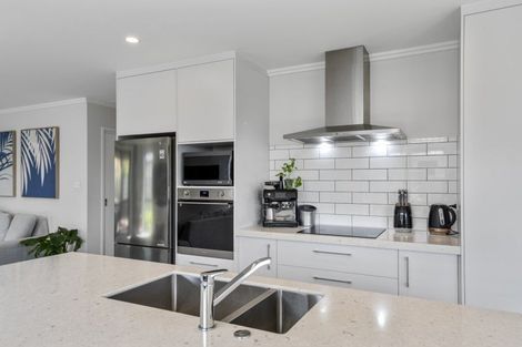 Photo of property in 12 Stingray Drive, Omokoroa, 3114