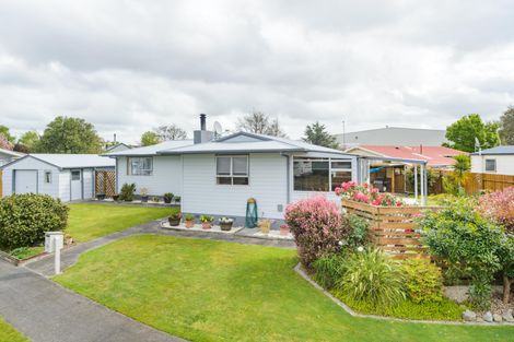 Photo of property in 10 Forbes Place, Kelvin Grove, Palmerston North, 4414