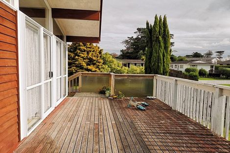 Photo of property in 1 Nan Place, Pakuranga Heights, Auckland, 2010