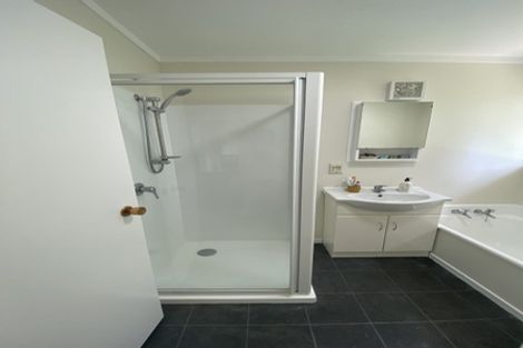 Photo of property in 42 Claverdon Drive, Massey, Auckland, 0614