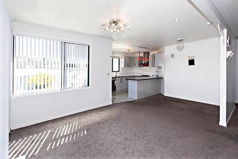 Photo of property in 18 Jamaica Place, Blockhouse Bay, Auckland, 0600