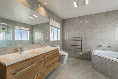 Photo of property in 7 Colliston Rise, Pinehill, Auckland, 0632