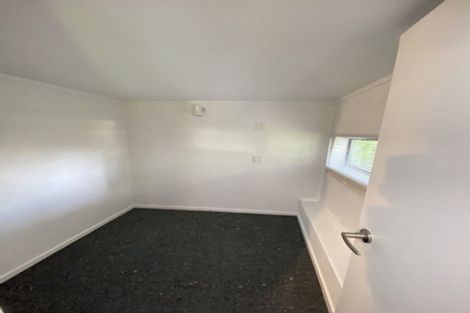 Photo of property in 28 Barker Rise, Northcross, Auckland, 0632