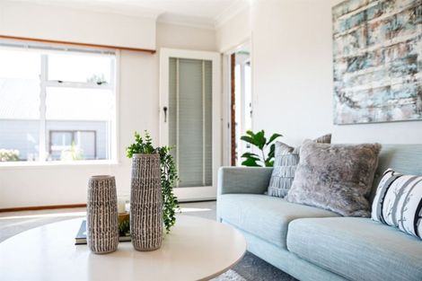 Photo of property in 1/10 Shakespeare Road, Milford, Auckland, 0620