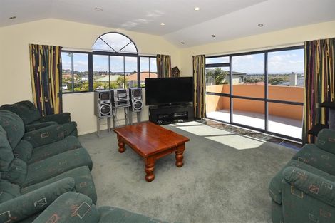 Photo of property in 13 Sesame Grove, Goodwood Heights, Auckland, 2105