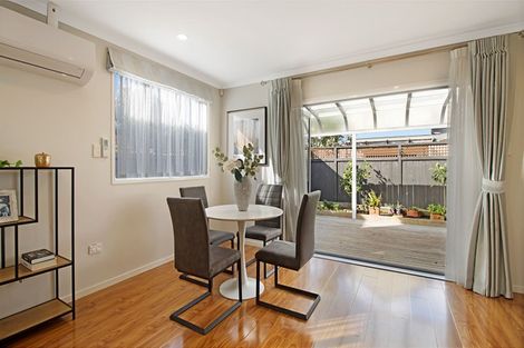 Photo of property in 37 Vinograd Drive, Te Atatu Peninsula, Auckland, 0610