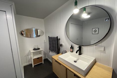 Photo of property in 42 Rayner Road, Piha, 0772