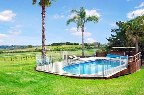 Photo of property in 141 Mangakura Road, Helensville, 0875