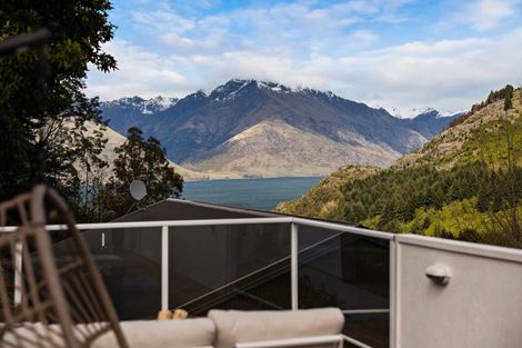 Photo of property in 12 Mackinnon Terrace, Sunshine Bay, Queenstown, 9300