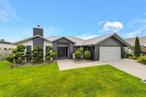 Photo of property in 27 Norfolk Drive, Cambridge, 3434