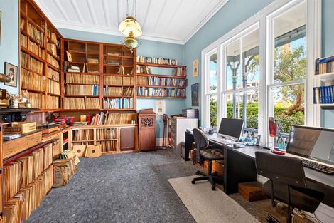 Photo of property in 16 Jubilee Avenue, Devonport, Auckland, 0624