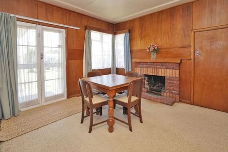 Photo of property in 24 Oxford Street, Fairfield, Hamilton, 3214