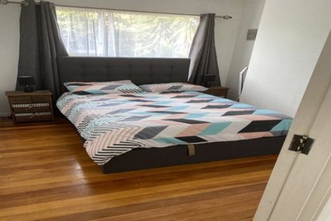 Photo of property in 13 Booralee Avenue, Botany Downs, Auckland, 2010