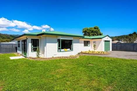 Photo of property in 2/3 Dover Road, Wainuiomata, Lower Hutt, 5014