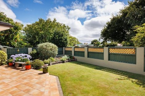 Photo of property in 23 Chilton Grove, Hokowhitu, Palmerston North, 4410