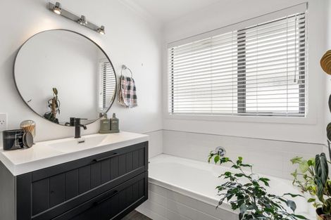 Photo of property in 27 Norfolk Drive, Cambridge, 3434