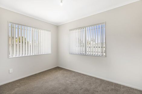 Photo of property in 30 Etherton Drive, Weymouth, Auckland, 2103
