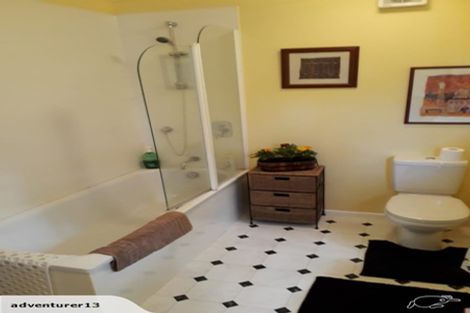 Photo of property in 666 South Titirangi Road, Titirangi, Auckland, 0604