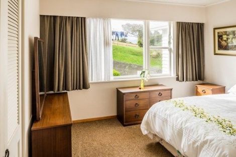Photo of property in 40 Mana View Road, Paremata, Porirua, 5026