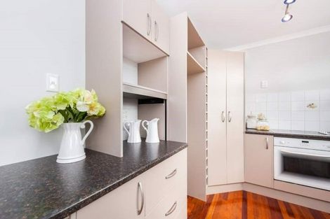 Photo of property in 112 Edmonton Road, Henderson, Auckland, 0612