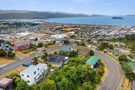 Photo of property in 93 Dowse Drive, Maungaraki, Lower Hutt, 5010