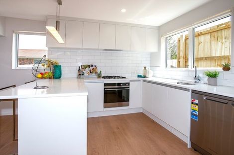 Photo of property in 30b Coniston Avenue, Te Atatu South, Auckland, 0610