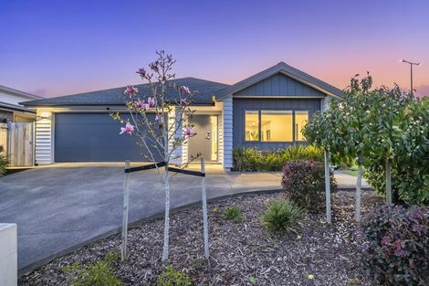 Photo of property in 21 Vintry Drive, Huapai, Kumeu, 0810