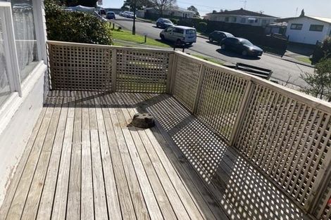 Photo of property in 11 Aplin Place, Birkdale, Auckland, 0626