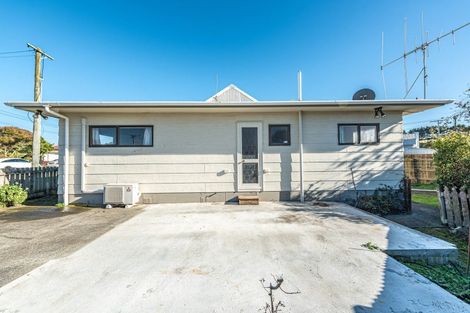 Photo of property in 3 Titoki Street, Castlecliff, Whanganui, 4501