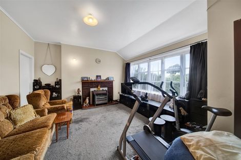 Photo of property in 40-42 Dixon Avenue, Hawera, 4610