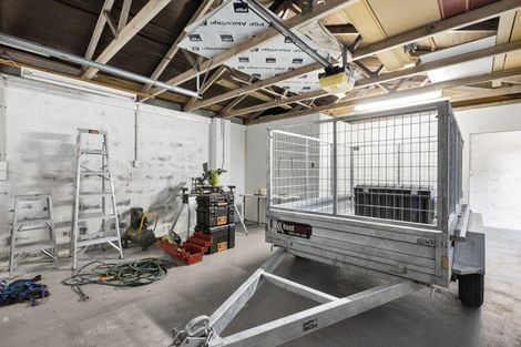 Photo of property in 8a Keats Place, Whalers Gate, New Plymouth, 4310