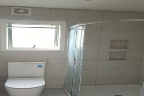 Photo of property in 56 Goldfinch Rise, Unsworth Heights, Auckland, 0632