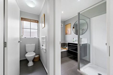 Photo of property in 10 Pimlico Place, Newlands, Wellington, 6037