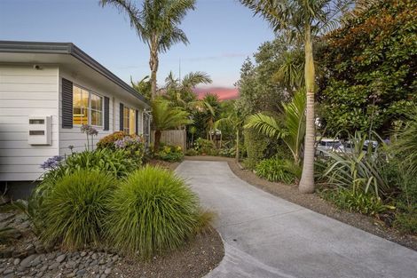 Photo of property in 47 Harmel Road, Glendene, Auckland, 0602