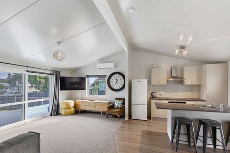 Photo of property in 10 Karaka Street, Castlecliff, Whanganui, 4501