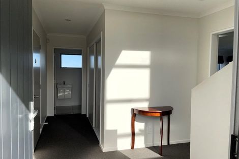 Photo of property in 28 Havana Rise, Grenada Village, Wellington, 6037