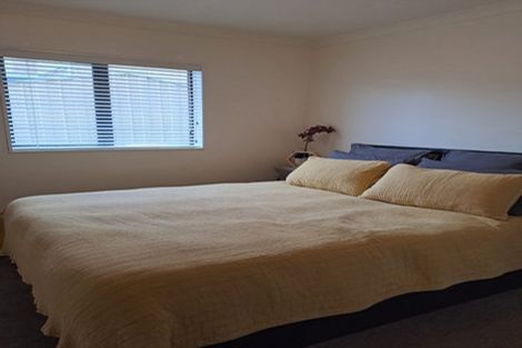 Photo of property in 2 Kirikiri Drive, Papakura, 2110