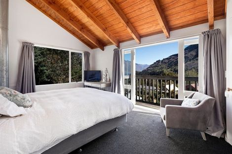 Photo of property in 18b Mackinnon Terrace, Sunshine Bay, Queenstown, 9300