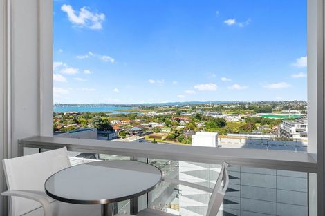 Photo of property in Sentinel Apartments, 905/3 Northcroft Street, Takapuna, Auckland, 0622