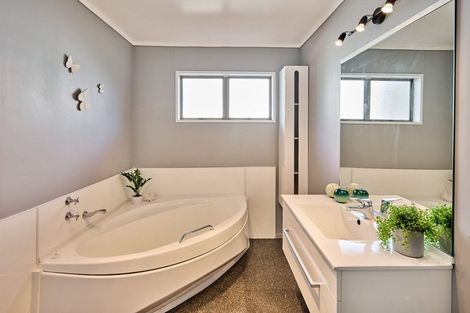 Photo of property in 84 Leeward Drive, Whitby, Porirua, 5024