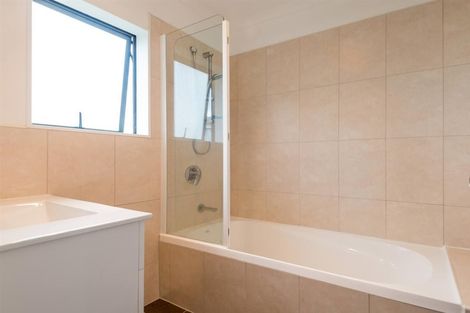 Photo of property in 48 Kirikiri Drive, Papakura, 2110