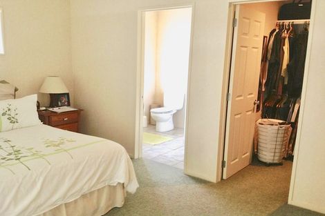 Photo of property in 18 Glen Bay Close, Pinehill, Auckland, 0632