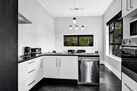 Photo of property in 9 Carrington Street, Inglewood, 4330