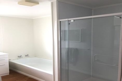 Photo of property in 17 Sunrise Boulevard, Tawa, Wellington, 5028