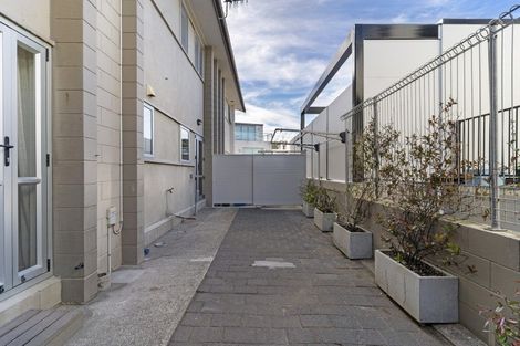 Photo of property in 2/21 The Mall, Mount Maunganui, 3116
